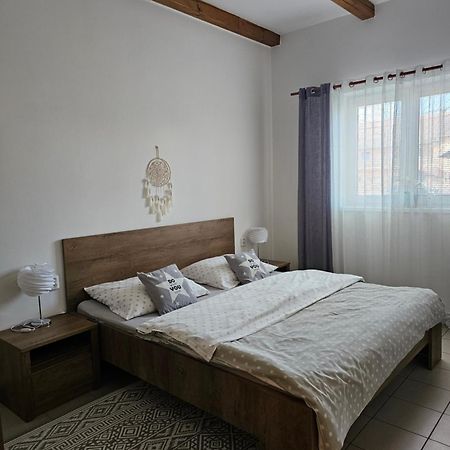 Apartman U Sudu Kobylí Exterior foto